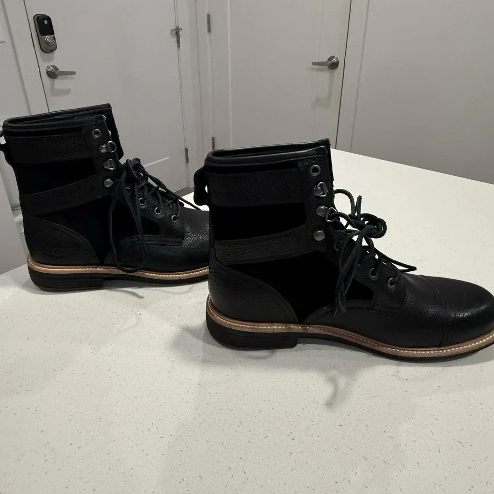 Men's sz‎ 11 UGG Magnusson Cap-Toe Boots Black Leather Chukka Lace-Up 1018725